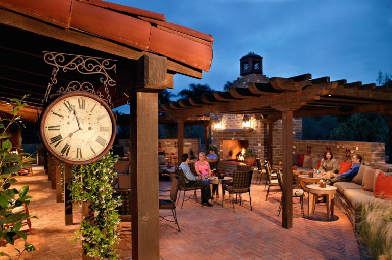 7 Hotel Bars in La Jolla (That Even Locals Will Love)