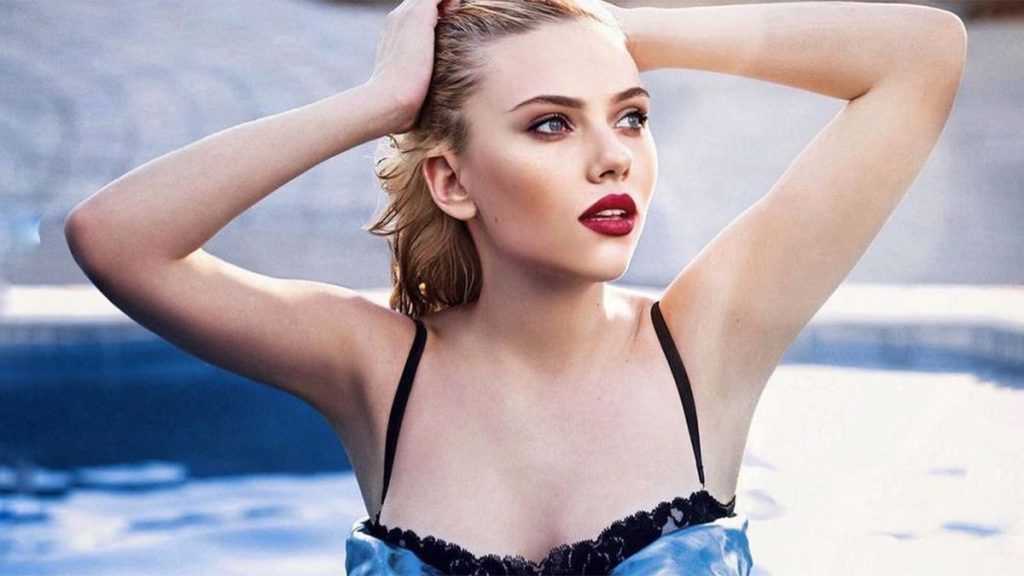 Scarlett Johansson bikini